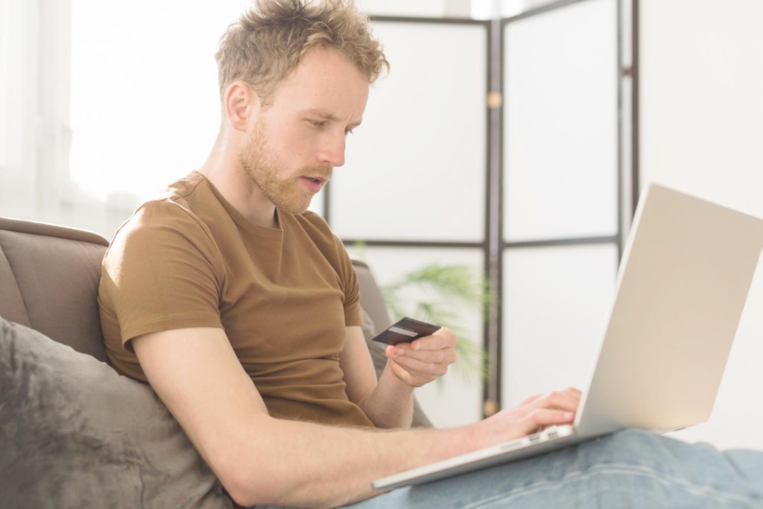 Formation en modélisation financière avec des professionnels travaillant sur des modèles Excel complexes